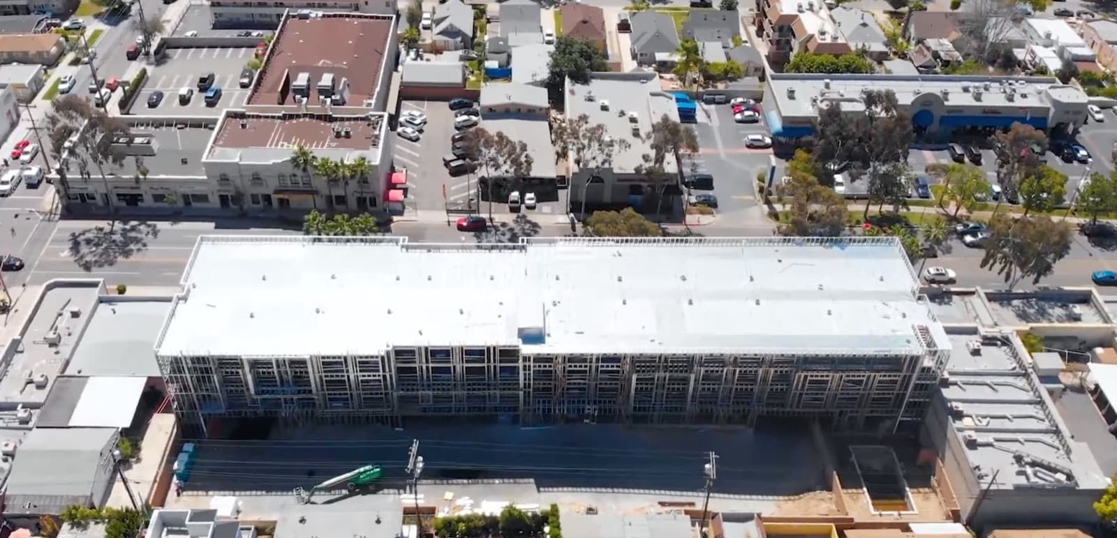 Overhead view of the Holiday Inn & Suites in Glendale showing the framed footprint and roof deck.